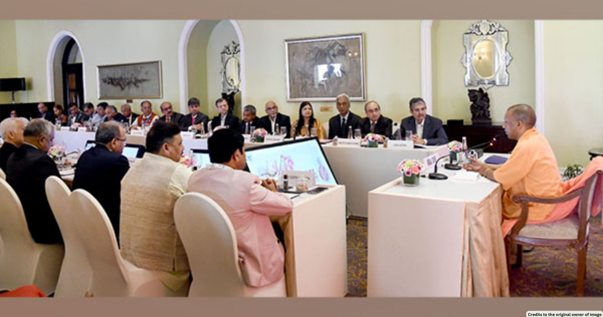 Yogi meets industry leaders in Mumbai ahead of Uttar Pradesh Investors Summit